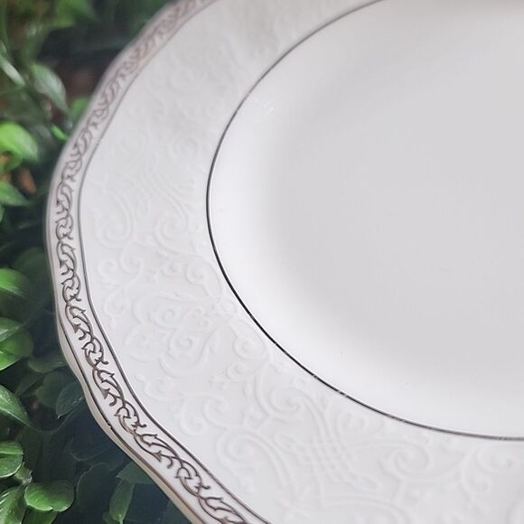 Wedgewood Bone China Bread Plate Queen's Lace Pattern - Picture 6 of 6